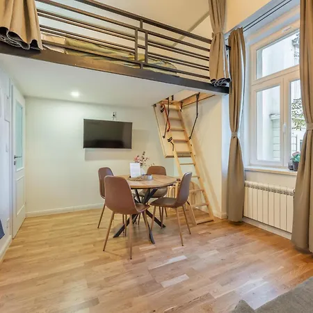 Homely I 48m2 I Elevator I Self Check-in شقة براغ