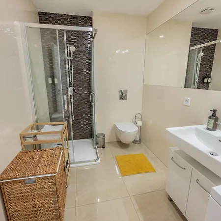 Homely I 48m2 I Elevator I Self Check-in براغ