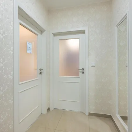 Homely I 48m2 I Elevator I Self Check-in براغ