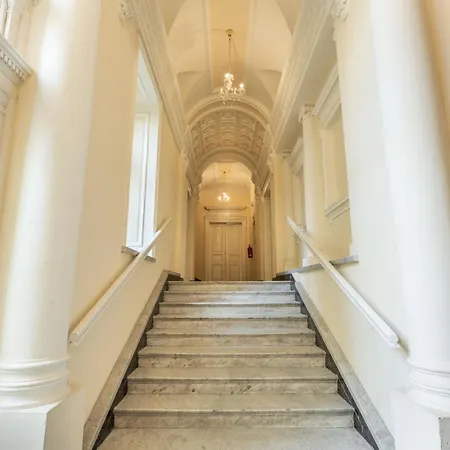 Homely I 48m2 I Elevator I Self Check-in شقة براغ