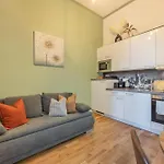 Homely I 48m2 I Elevator I Self Check-in Apartamento Praga